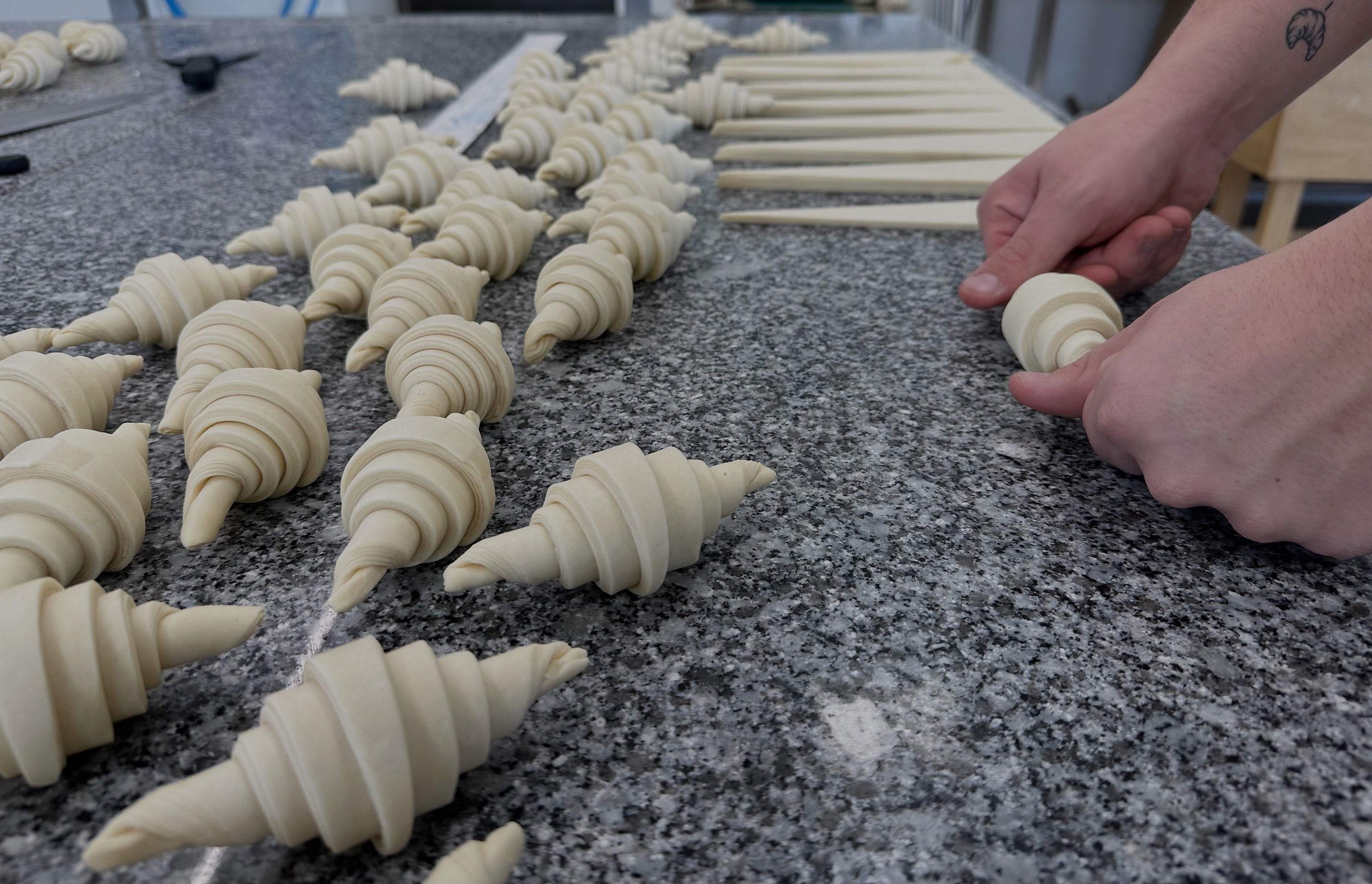 Façonnage des croissants Maison Sans